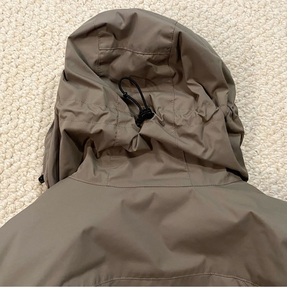 LL Bean Winter Warmer Coat / Jacket.  Womens Large.  Item 271339.  Brown. - Picture 5 of 6